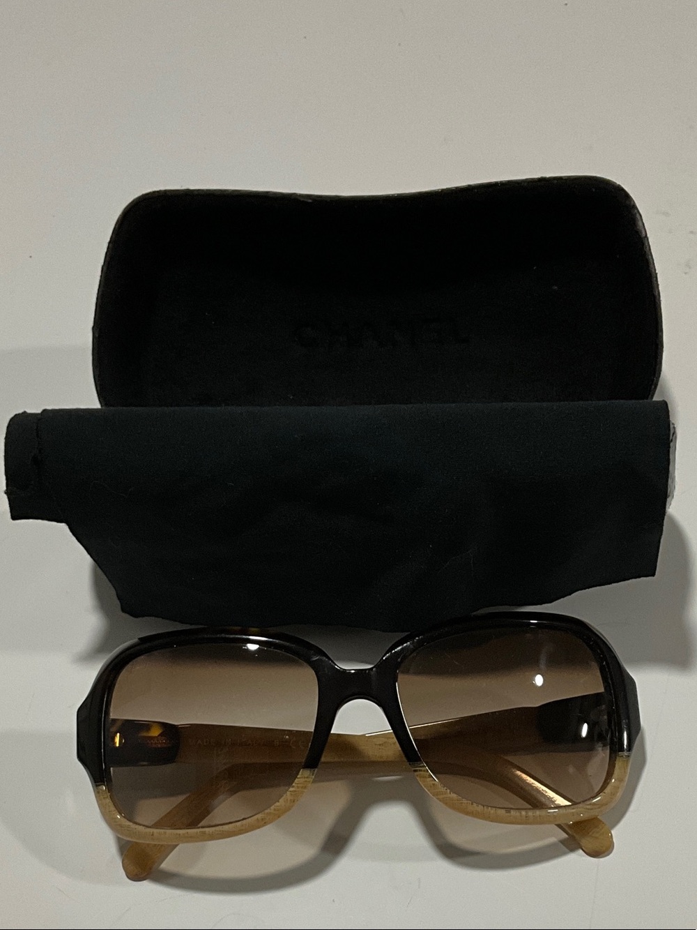 CHANEL Two-Tone Black and Tan Gradient Sunglasses - Picture 6 of 6